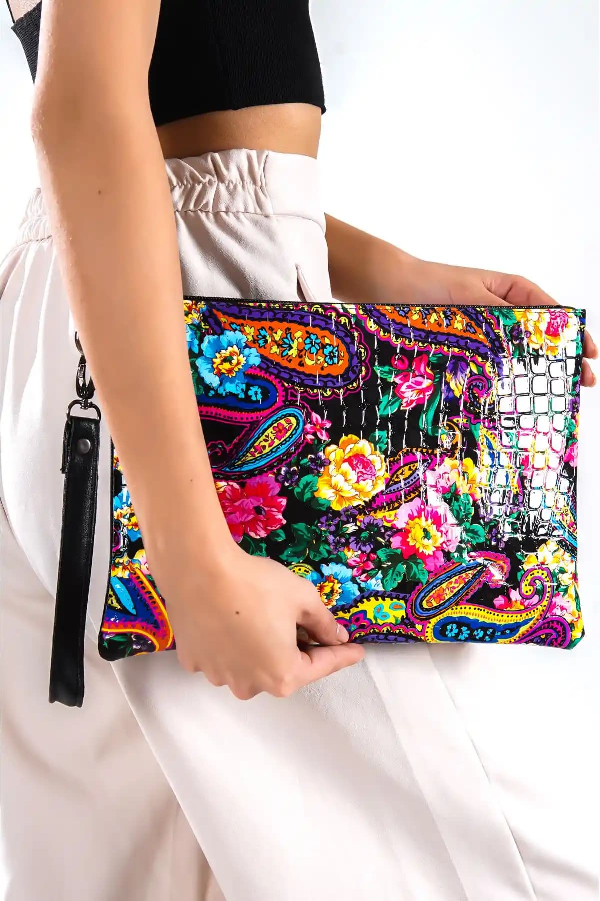 Capone Outfitters Paris Kadın Çanta Karşılaştırması: Clutch ve Kapitone Modelleri