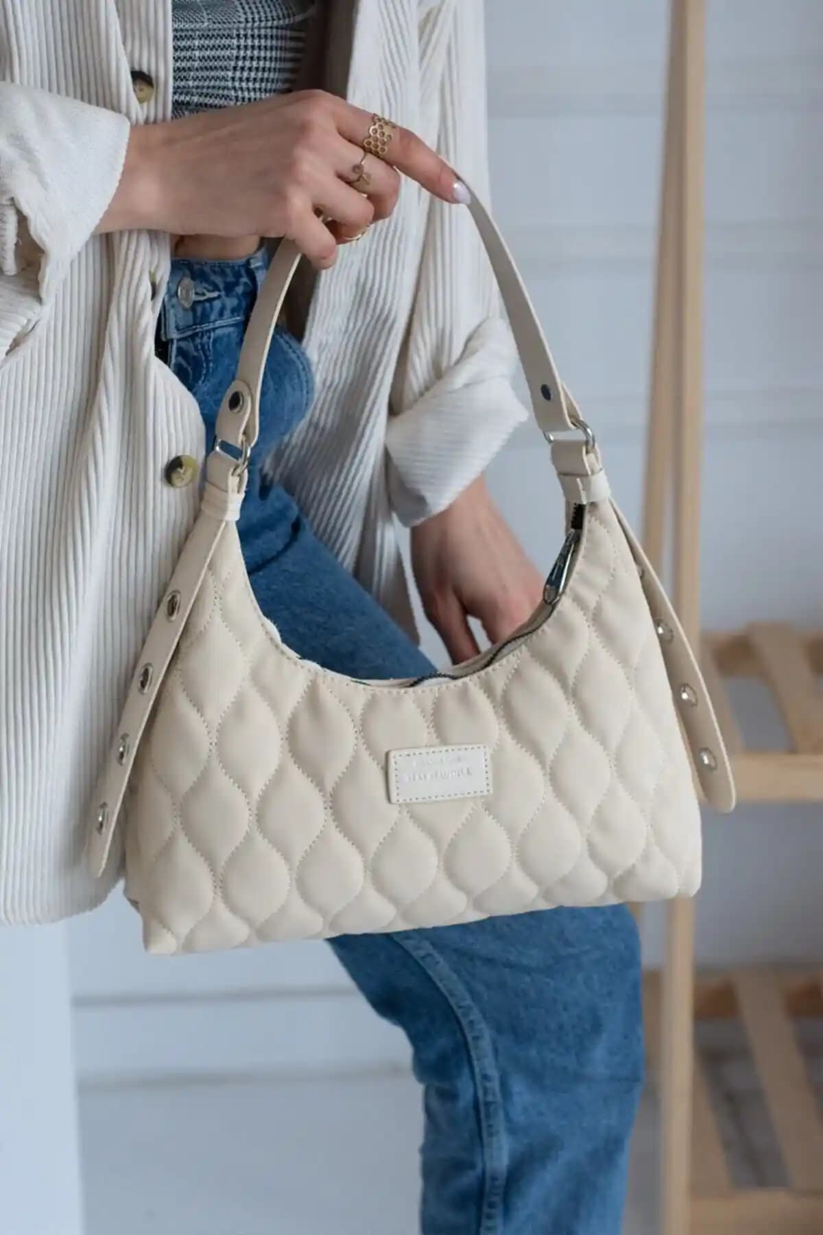 Cochines ve Shaka Krem Kadın Çantaları Karşılaştırması: Tasarım ve Kullanım Özellikleri