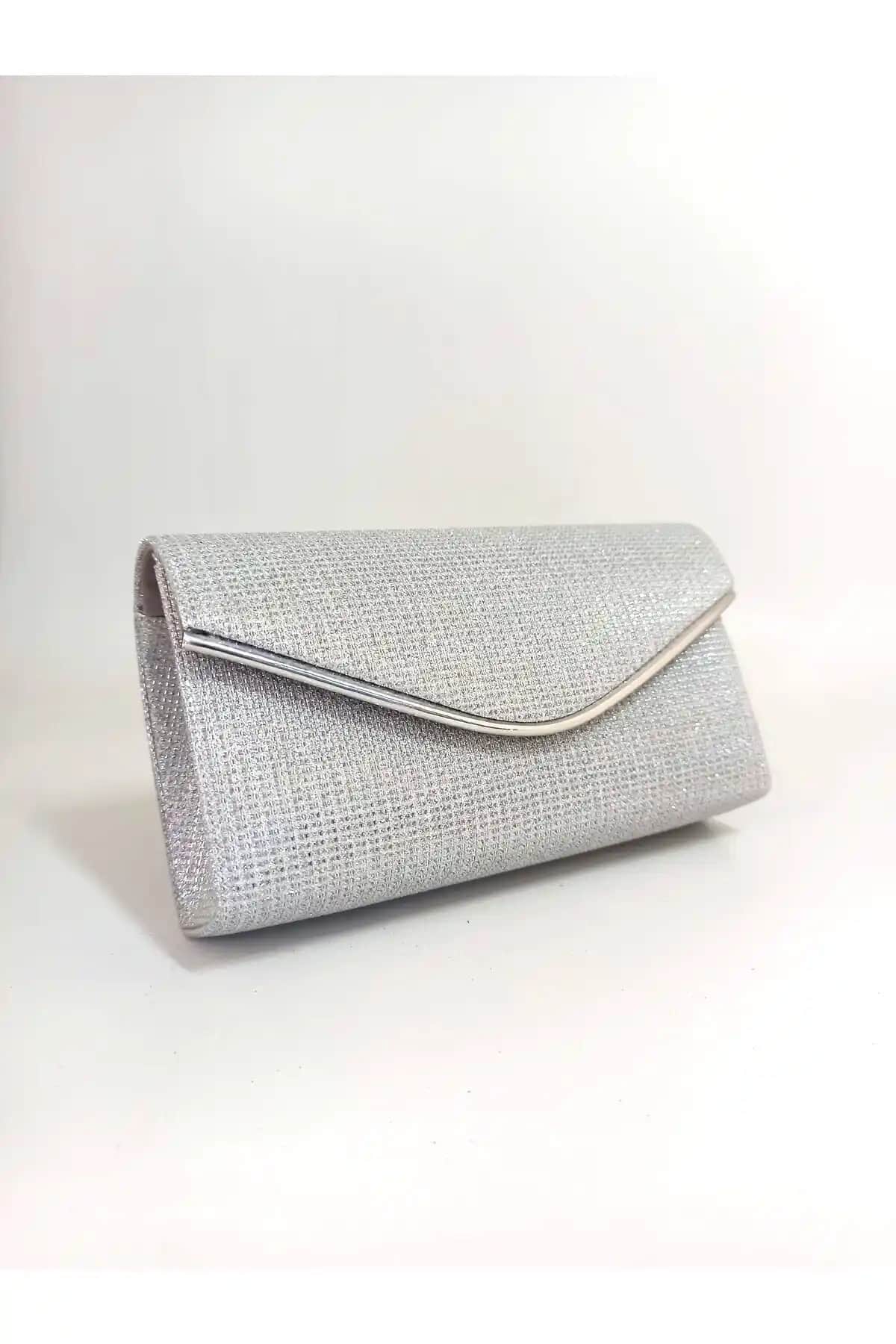 Dizaynbag ve Moom Bag Kadın Çantaları Karşılaştırması: Şıklık ve Fonksiyonellik Analizi