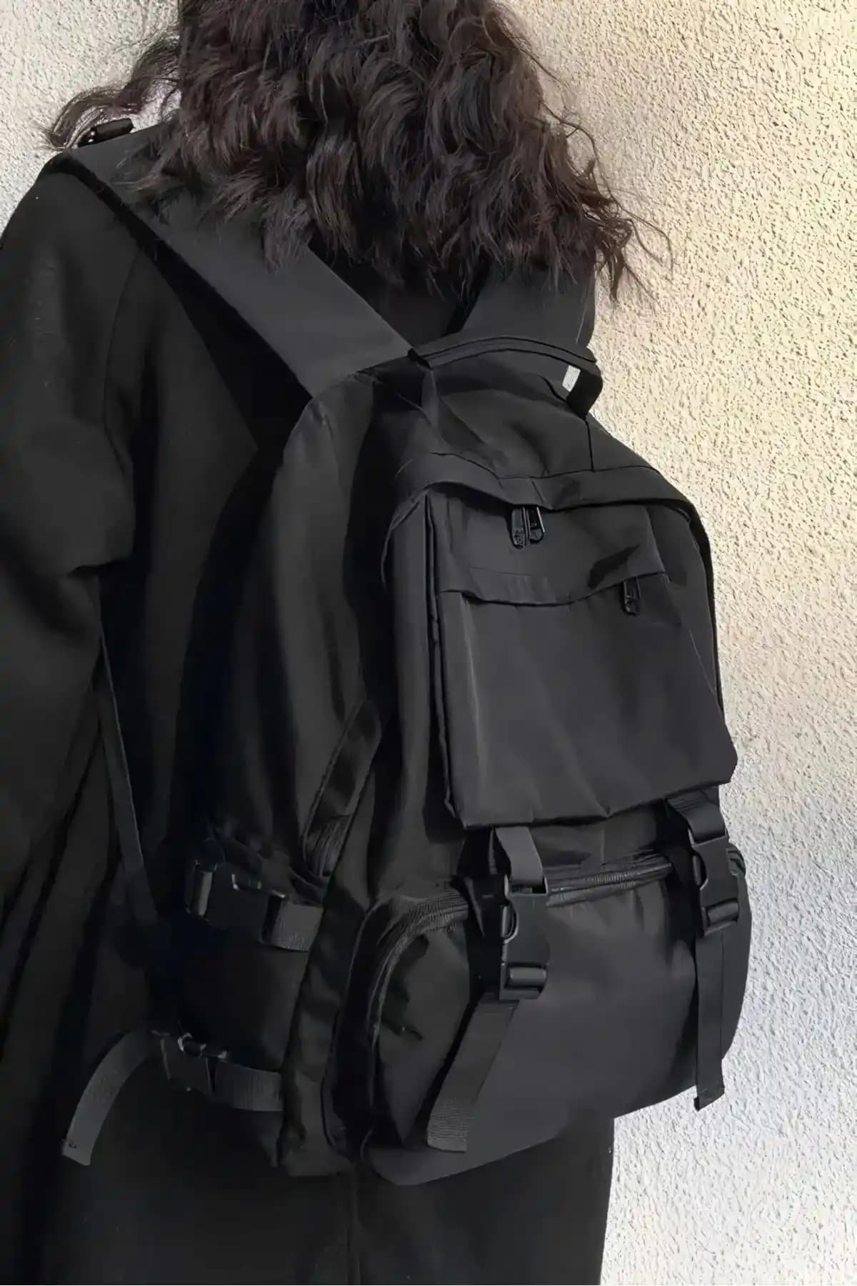 Ef Butik Siyah Palaska ve hummel Darrello Backpack Karşılaştırması