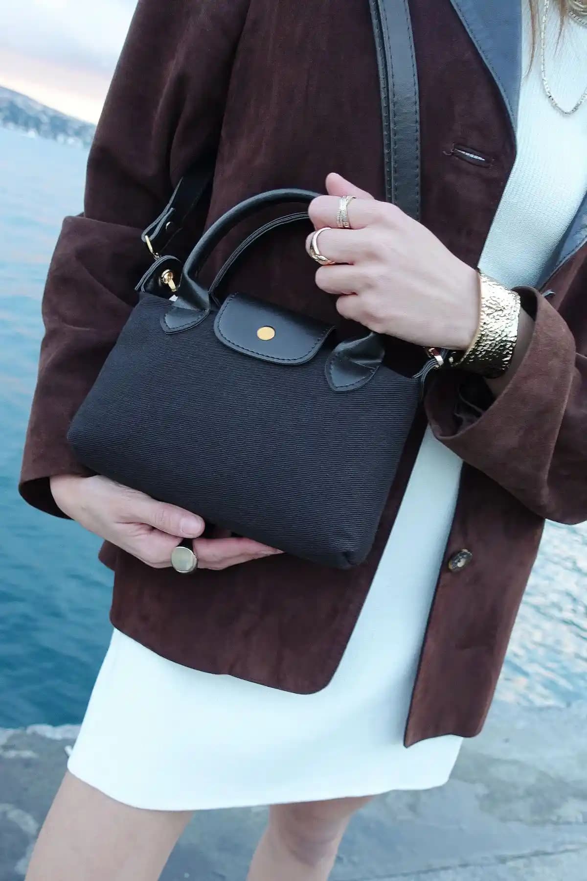 Housebags Çanta Karşılaştırması: Siyah Kanvas ve Leopar Desenli Modellerin Özellikleri