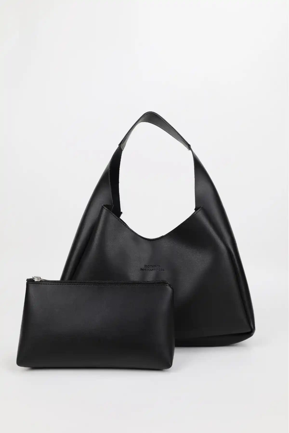 İki farklı NOTHING çantasının özellikleri ve karşılaştırması: dayanıklılık ve şıklık analizi