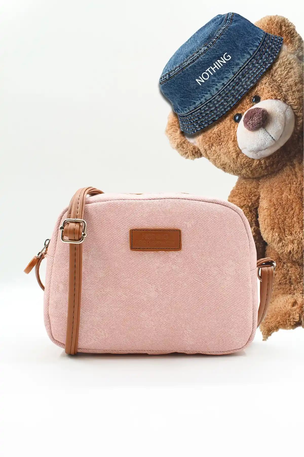 İki Şık Kadın Çanta Seçeneği: Mini Urban Denim ve Pudra Kürklü Peluş Çanta İncelemesi