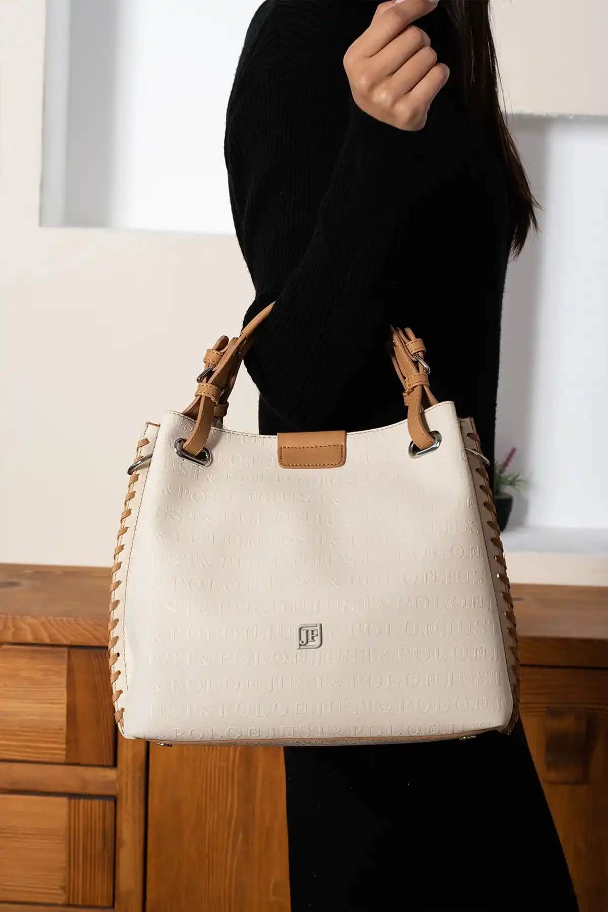 Just Polo Kadın Çantaları Karşılaştırması: İşlevsellik ve Stil İçin En İyi Seçenekler