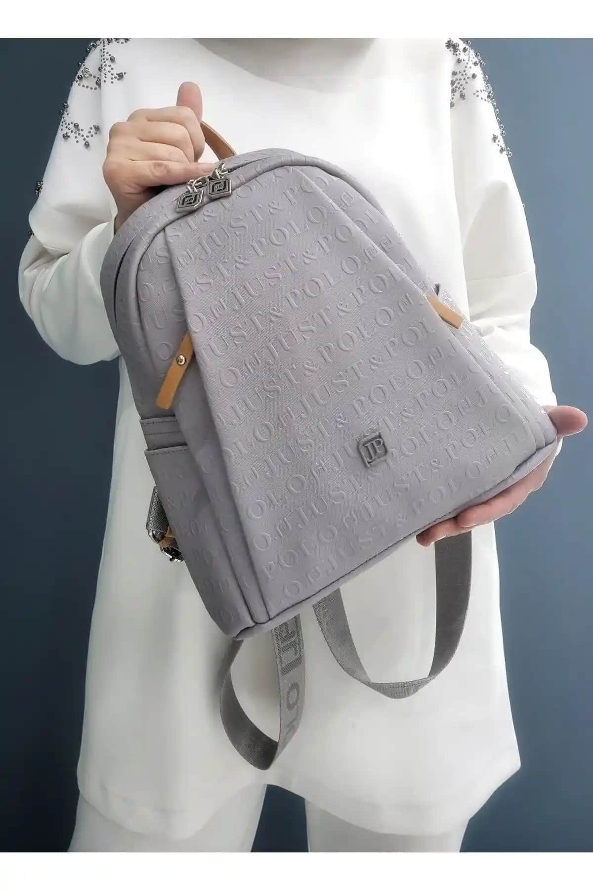 Just Polo Kadın Gri ve Beyaz 9 Bölmeli Orta Boy Sırt Çantası Karşılaştırması