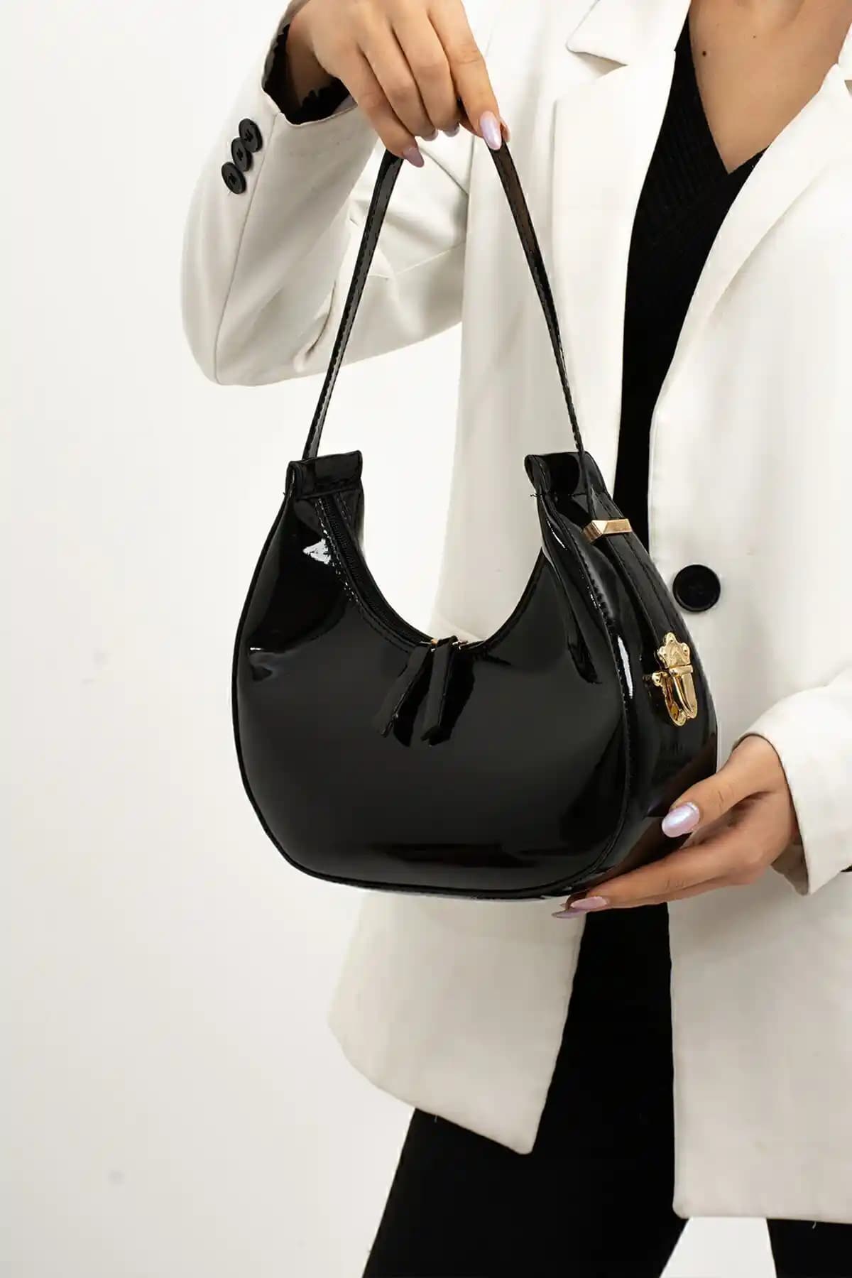 Kadın Baget Çanta ve Cüzdan Tasarımı Karşılaştırması: Hangi Model Sizin İçin Uygun