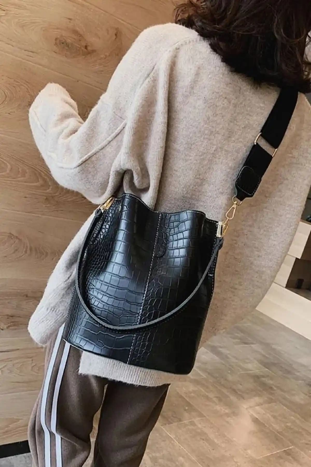 Kadın Çantalarında Karşılaştırma: ASLAN ÇANTA Chris ve Yuka Atelier Nomu Modelleri