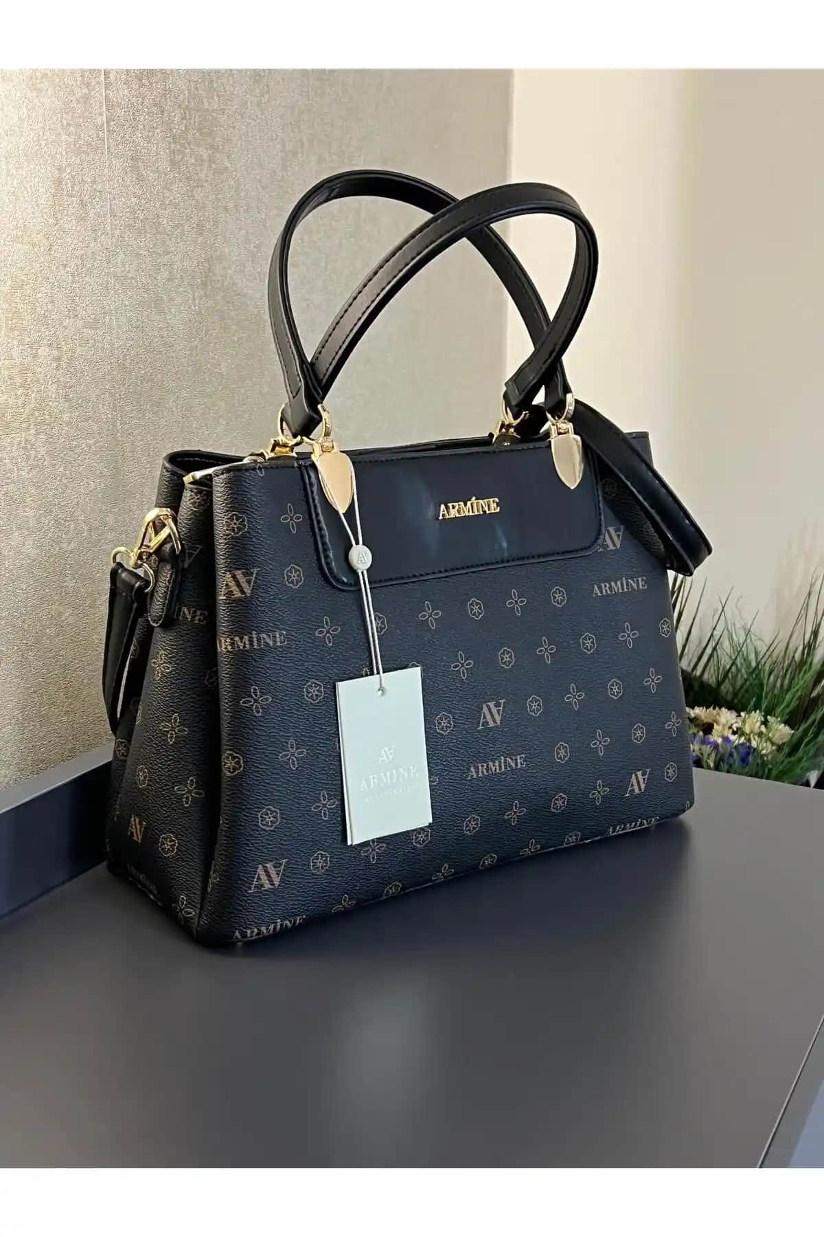 Kadın Çantası Karşılaştırması: Armine ARM.206.KS ve Just Polo Justpolo özellikleri