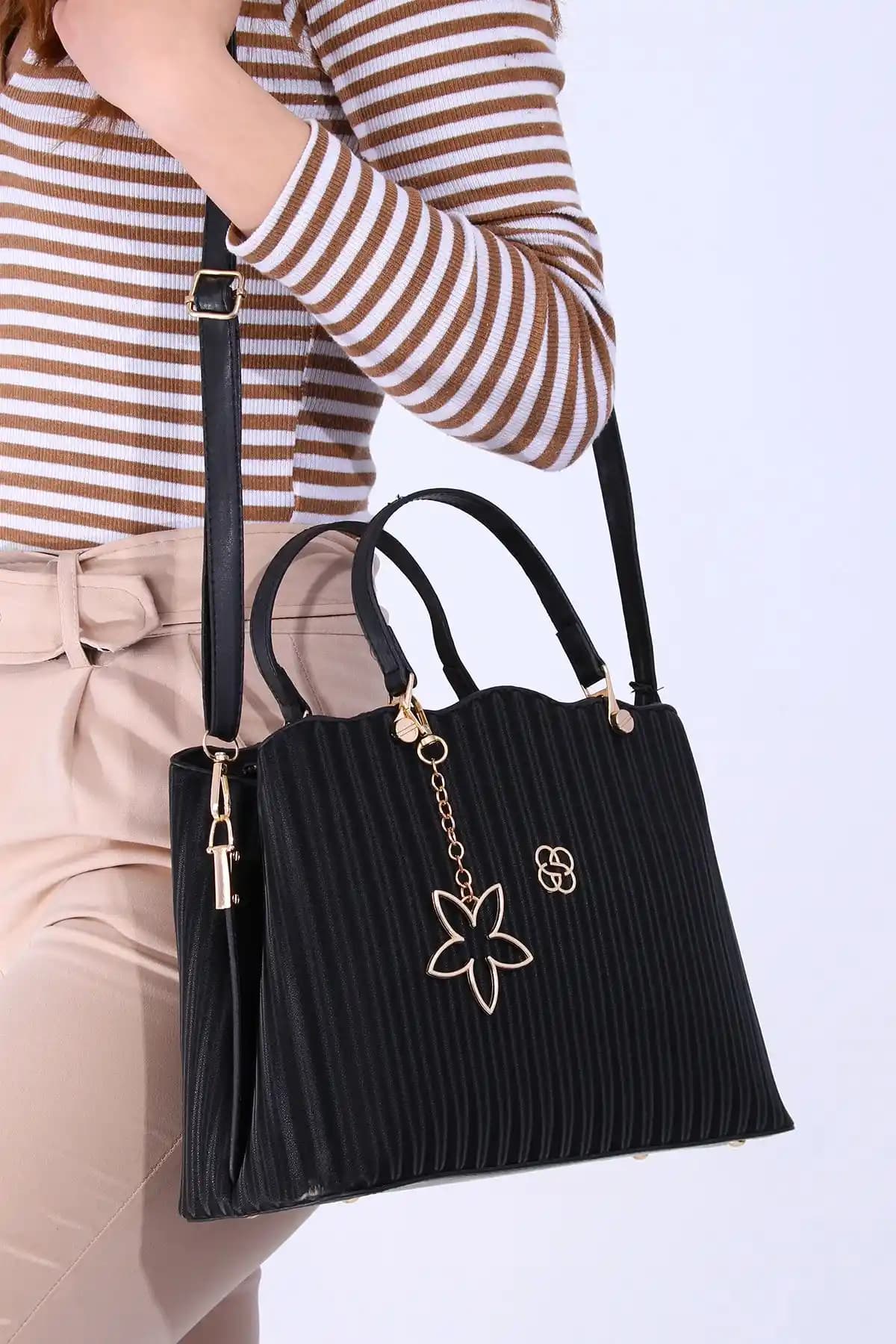 Kadın Çantası Karşılaştırması: By Hakan Dm-1262 ve Uğurtek Hediyelik Modelleri İncelendi