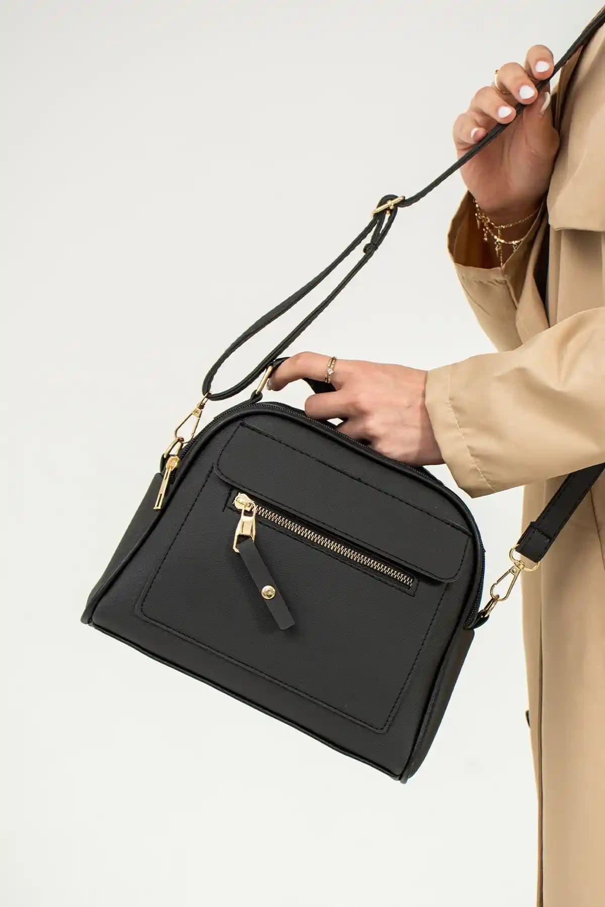 Kadın Çantası Karşılaştırması: CS STORE ve HONEY BAG Modellerinin Detaylı Analizi