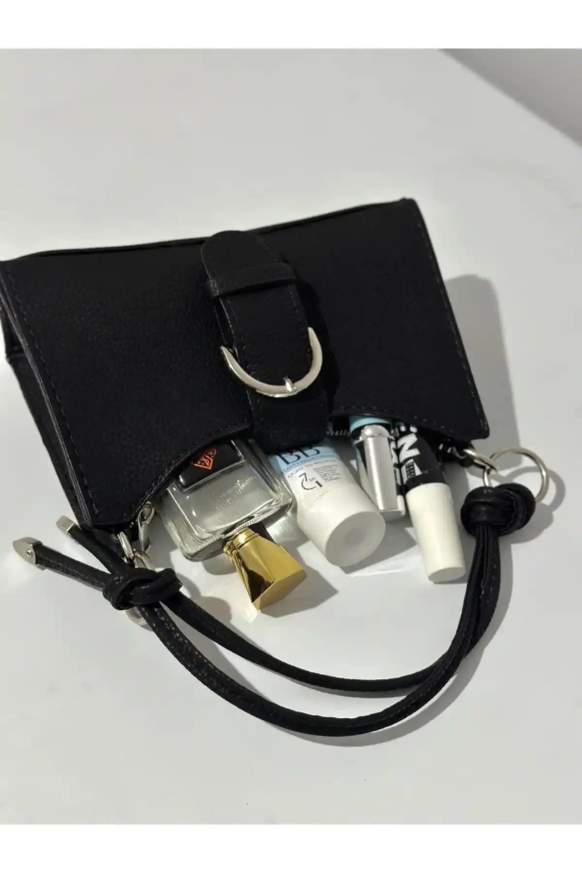 Kadın Çantası Karşılaştırması: MALVİNEYU ve Markasarayı Modellerinin Özellikleri ve Kullanıcı Yorumları