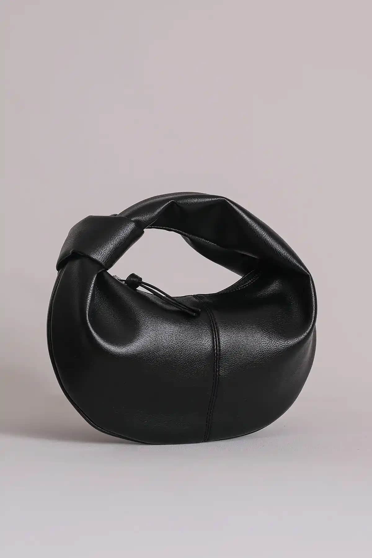 Kadın Mini Jordie El Çantası ve Tina Düğüm Detaylı Örgülü Çanta Karşılaştırması