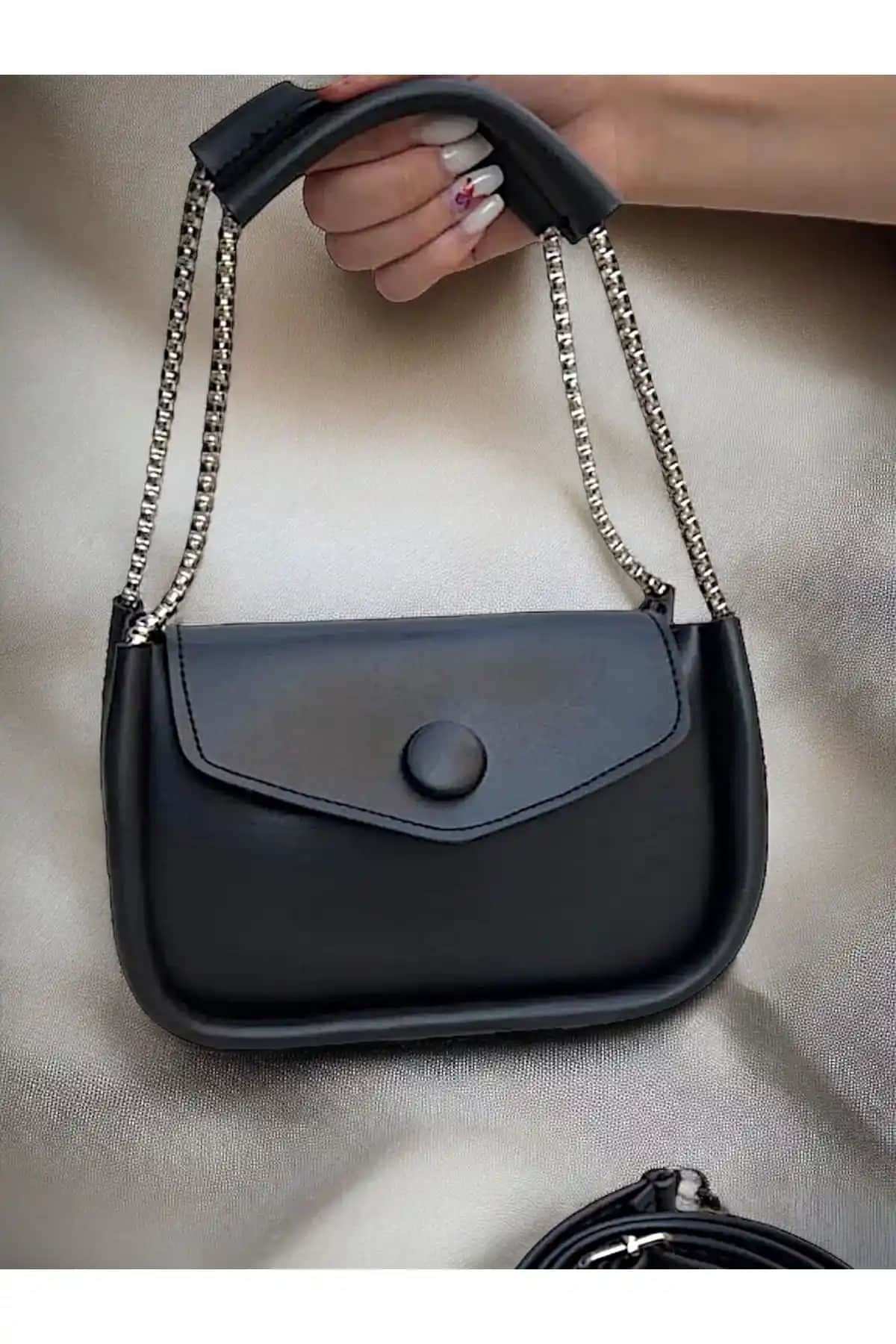 Katusa Siyah Zincirli Baget Çanta ve Hiçbir Mini Zincir Askılı Çanta Karşılaştırması