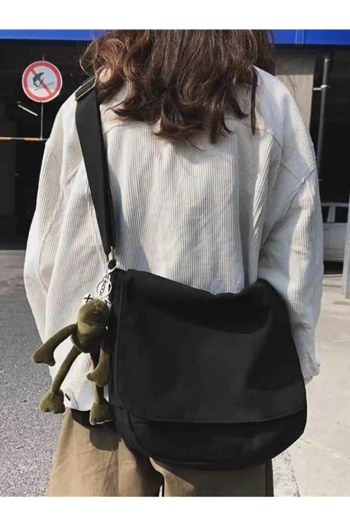 KOST Postacı Çanta ile Touz Vintage Kargo Çanta Karşılaştırması