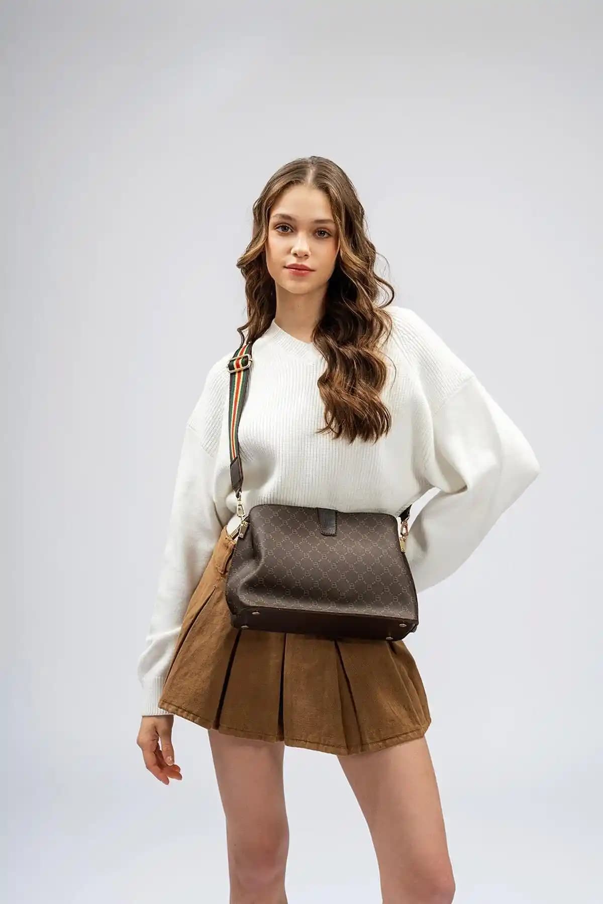 Lucky Bees Desenli Kadın El ve Tote Çantası Karşılaştırması ve Özellikleri