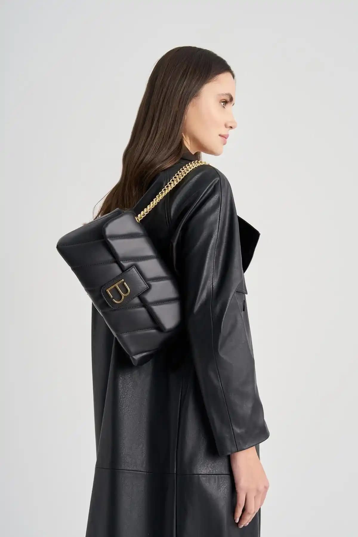 Lucky Bees ve Makeuptime Zincir Askılı Çanta Karşılaştırması: Özellikler ve Kullanıcı Yorumları