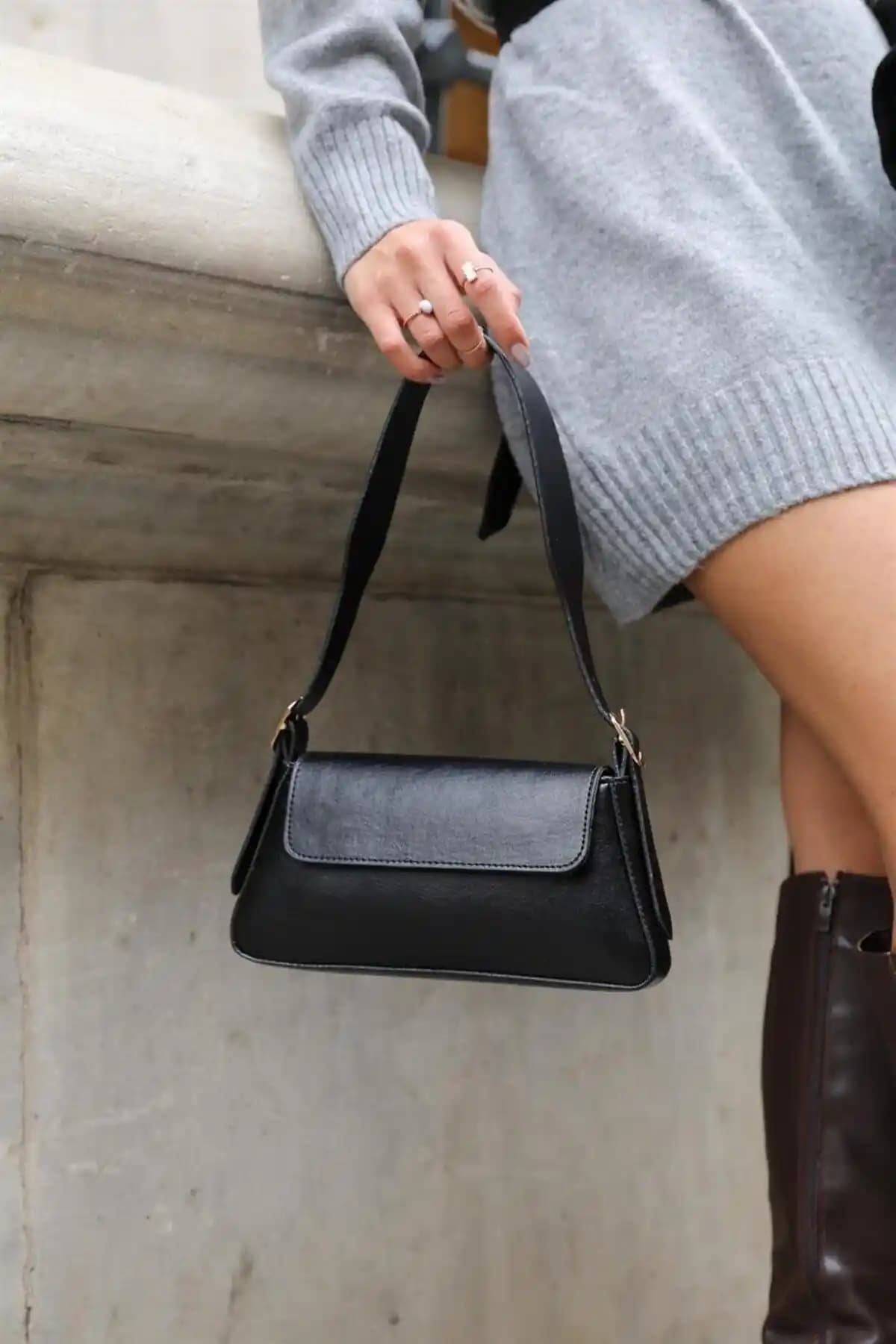 Madamra Siyah Kadın Çantaları Karşılaştırması: Sade Tasarım ve Baguette Modelleri