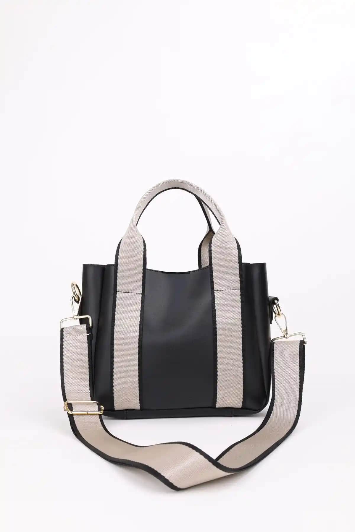 Nothing Kadın Çantası ve Makyaj Çantası Karşılaştırması: Şıklık ve Fonksiyonellik Analizi