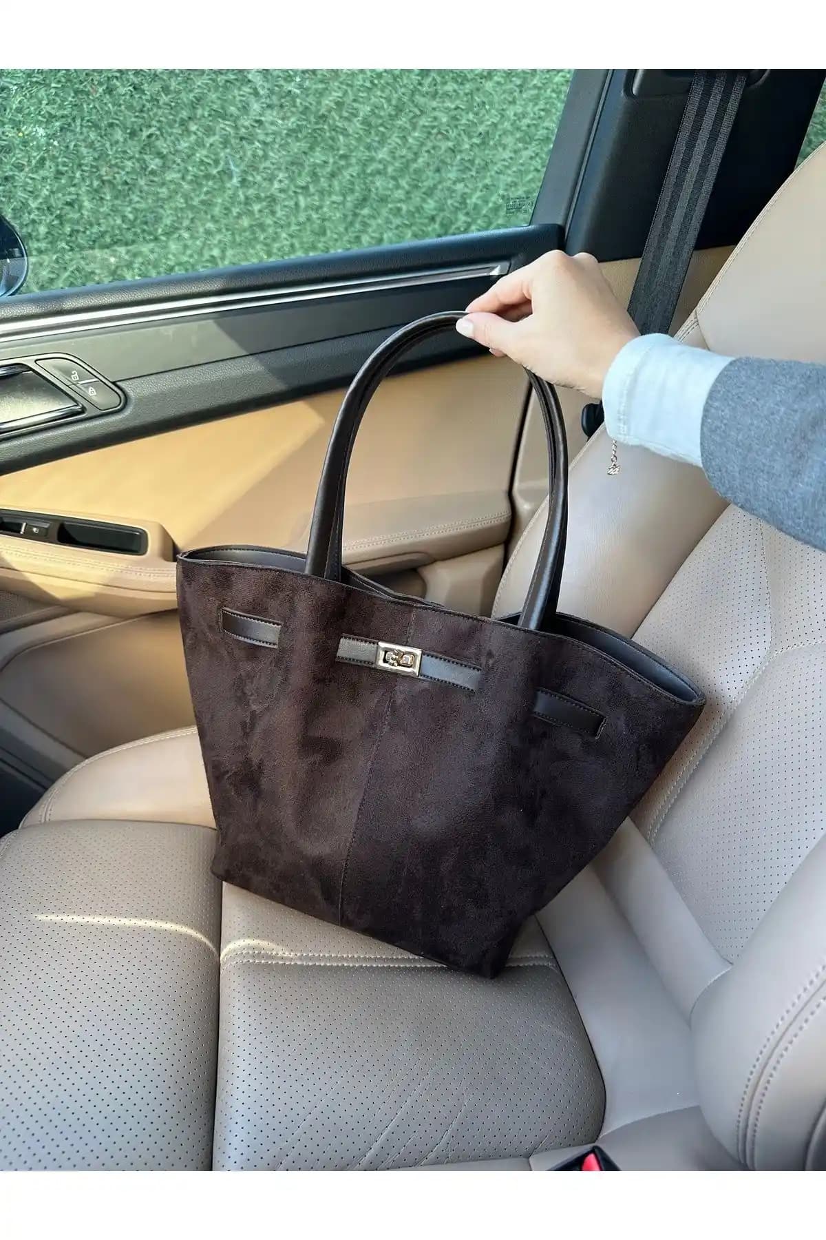 NOTHING Kadın Kahverengi Süet Deri ve Siyah Kilit Detaylı Makyaj Çantası Karşılaştırması