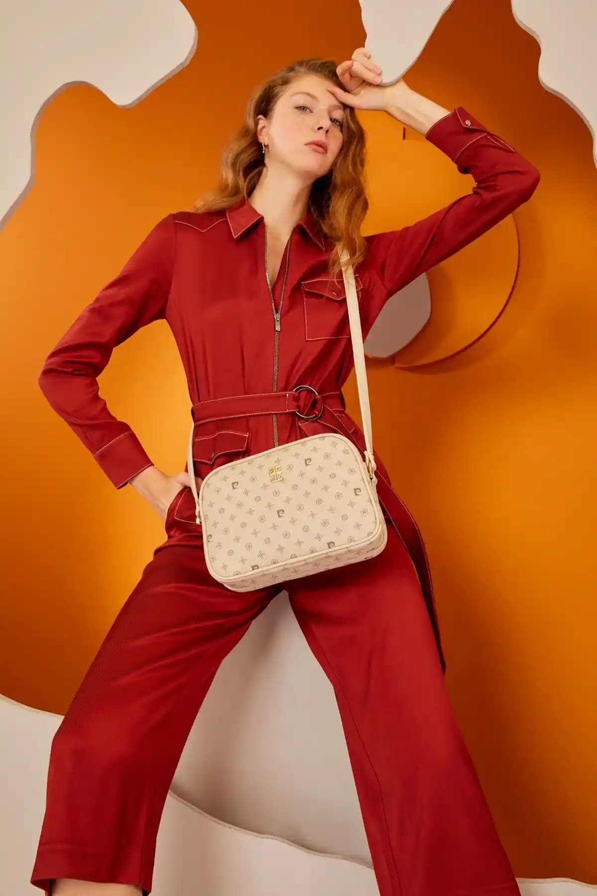 Pierre Cardin Kadın Omuz Çantaları Karşılaştırması: Bej Monogram ve Siyah STD Modelleri