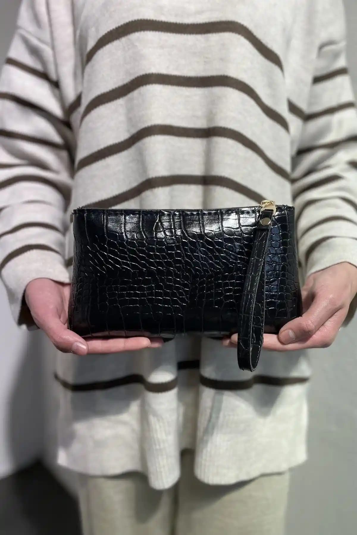 PurpleART ve Simfa Siyah Çanta Karşılaştırması: Moda ve Fonksiyonellik Analizi