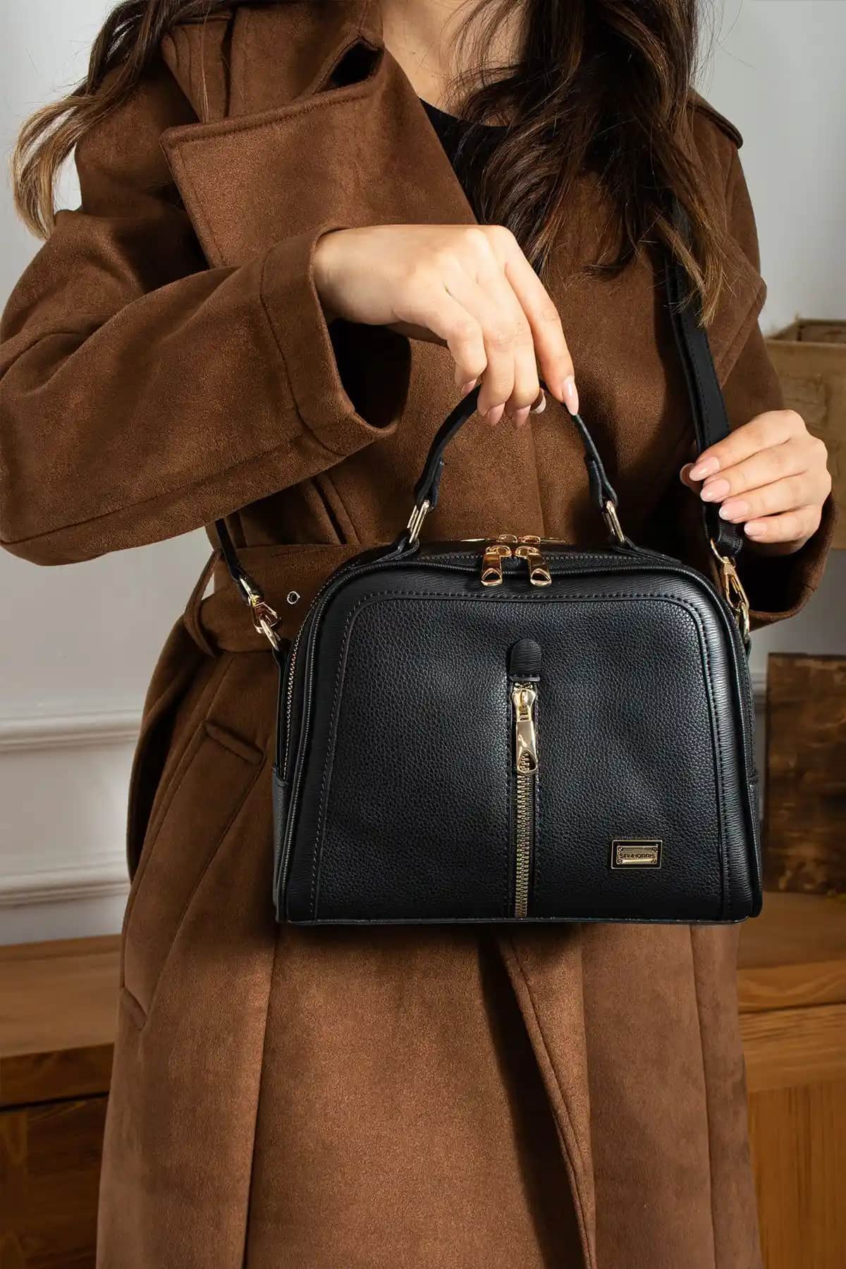 Sanmorris Polo ve SDL LEATHER Siyah Çanta Karşılaştırması: Hangi Model Size Uygun