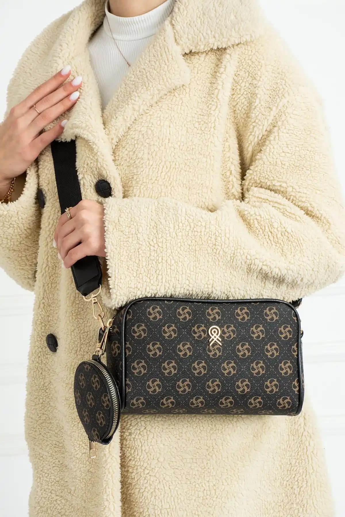 SDL LEATHER Siyah Rossi ve Shaka Siyah SHK79 Çanta Karşılaştırması: Özellikler ve Kullanıcı Yorumları