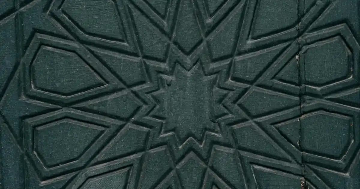 Beyaz Ayakkabı Seçimi ve Kombinasyonları: Moda ve Konforun Buluştuğu Rehber