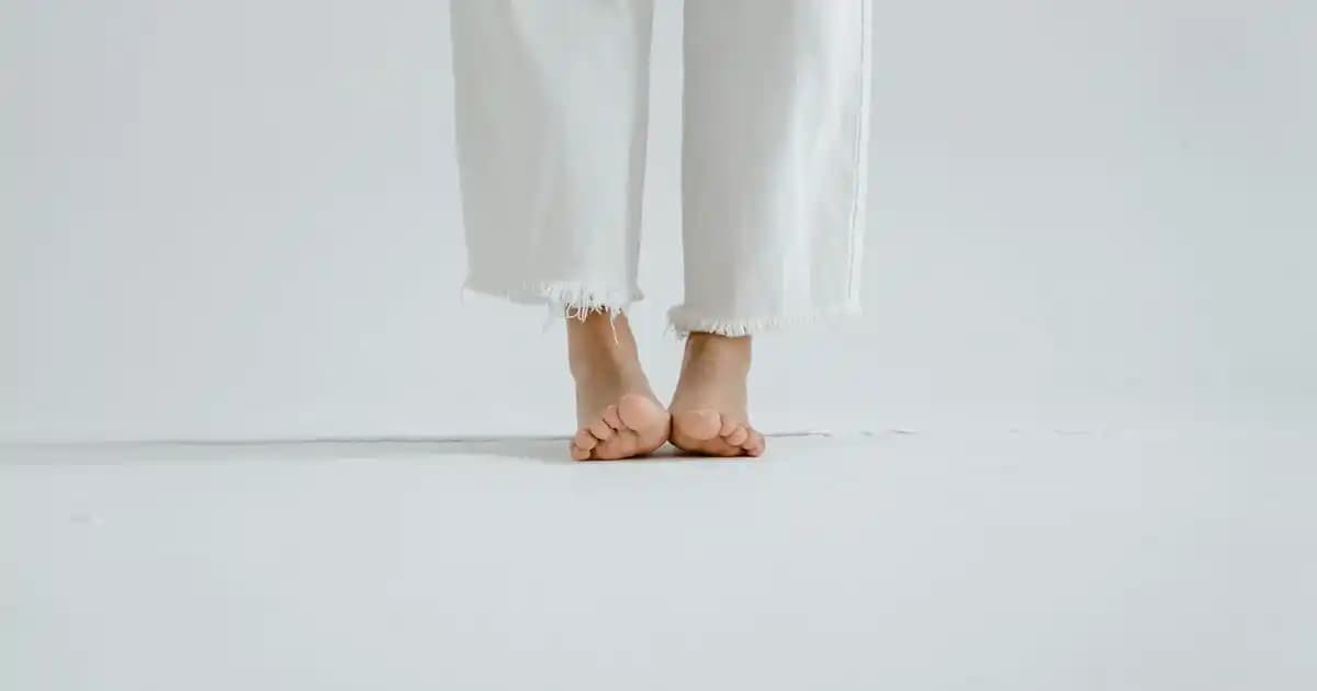 Beyaz Çorap Modelleri ve Kombinasyon İpuçlarıyla Şıklığınızı Yükseltin