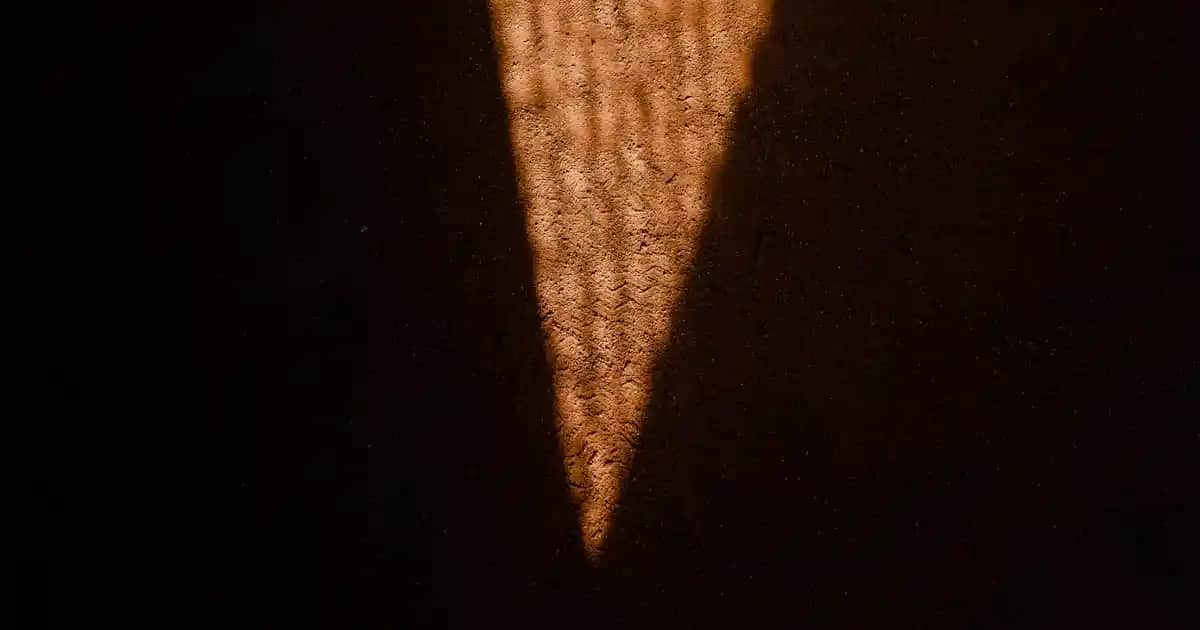 Beyaz Hırka ve Çanta/Ayakkabı Kombinasyonlarıyla Şıklık Yaratma Rehberi