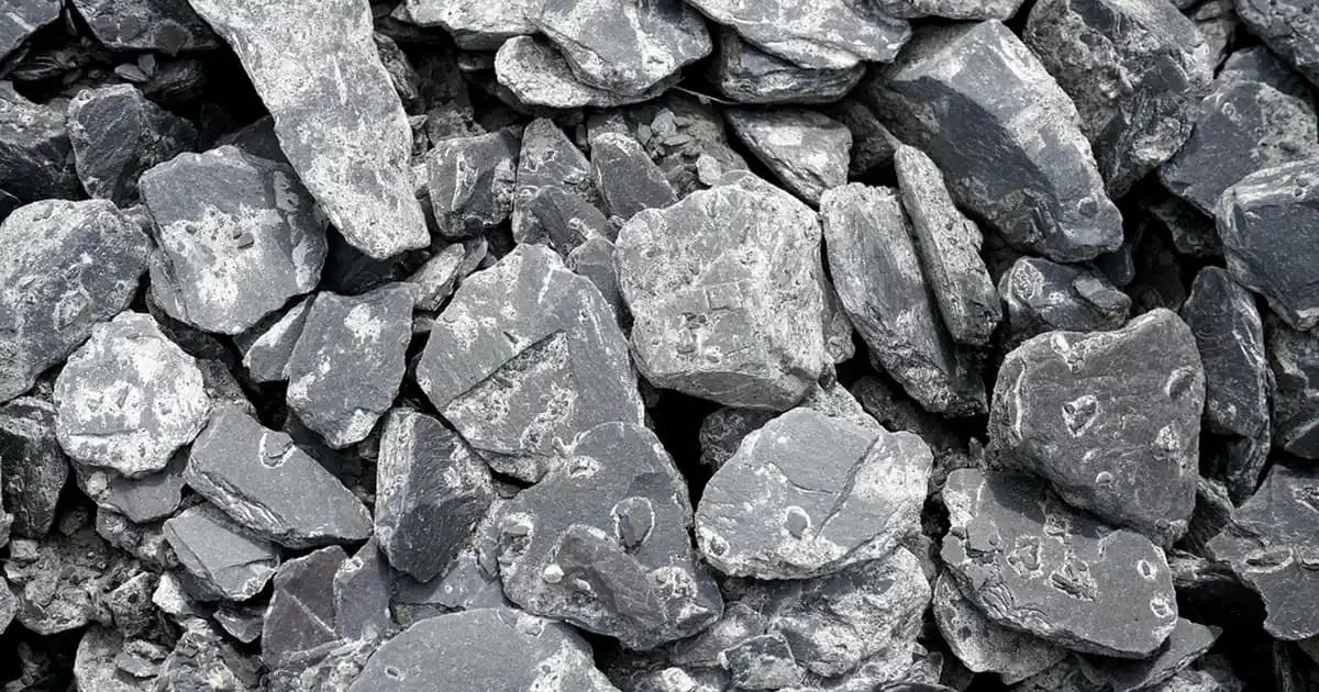 Erkek Bej Gömlek ve Stil Uyumunu Sağlayan Çanta ve Ayakkabı Seçenekleri