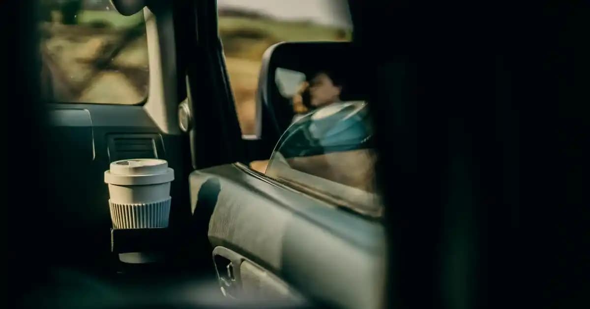 Erkek Beyaz Taytlar: Spor ve Günlük Şıklık İçin Modern ve Konforlu Seçenekler