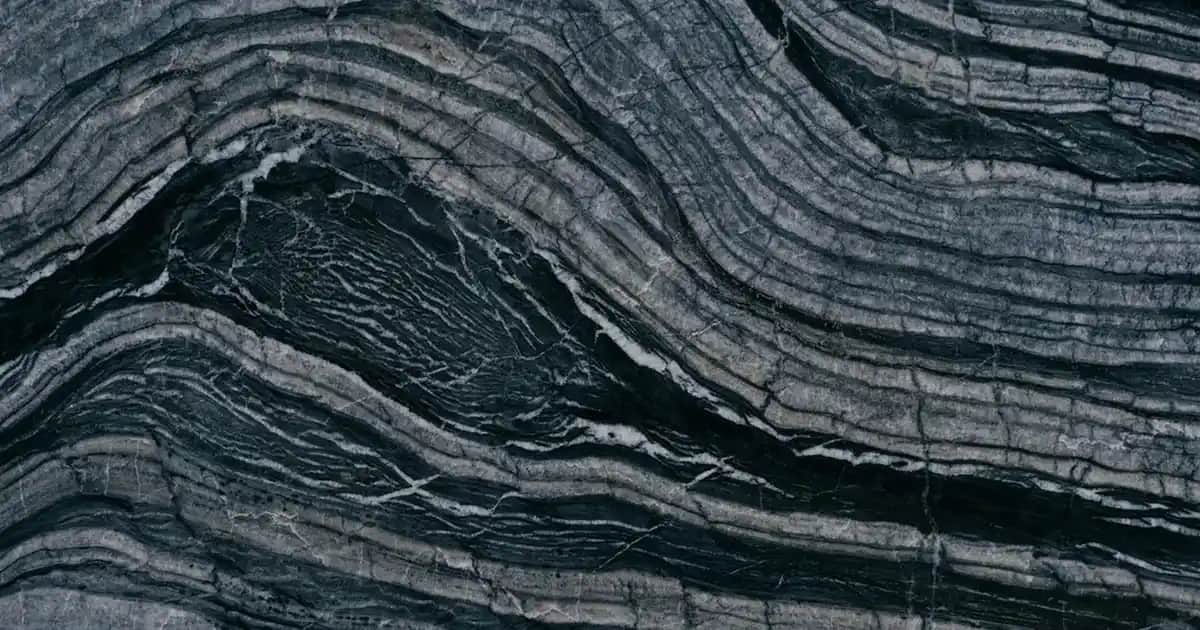 Erkek Giyiminde Renk Uyumu: Doğru Kombinasyonlarla Tarzınızı Yansıtın