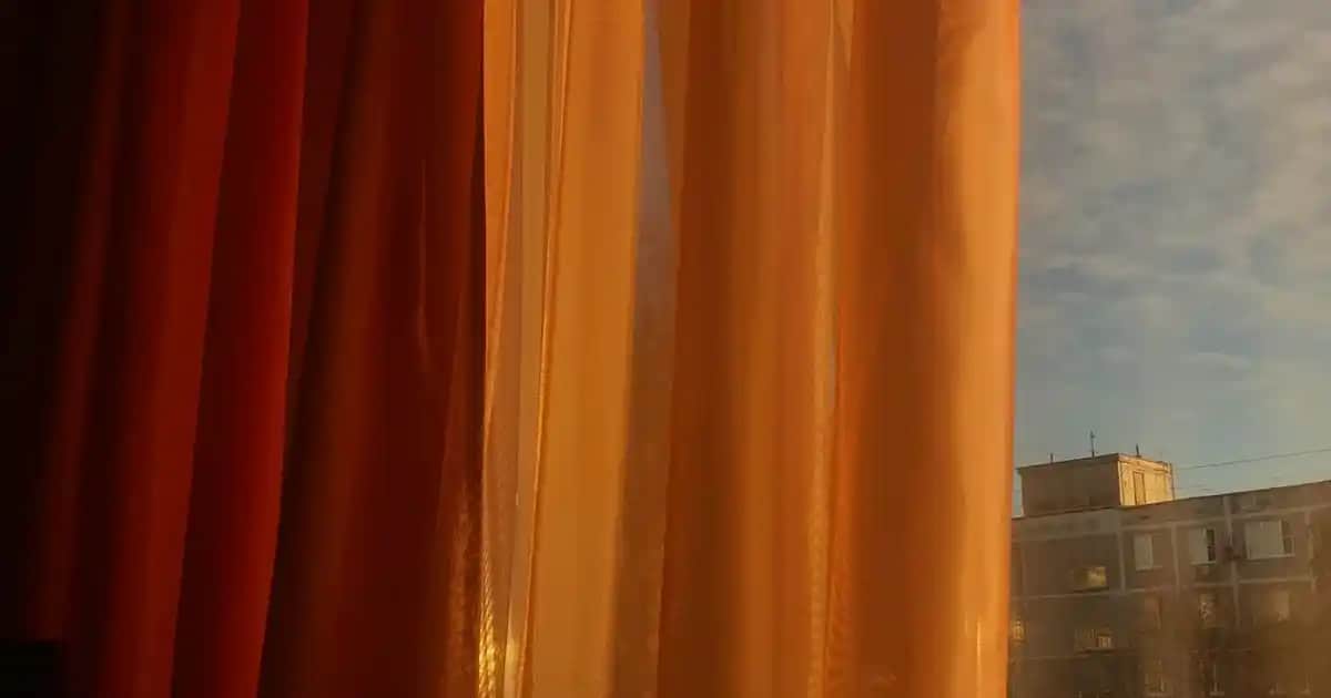 Erkek Keten Gömlekleri ve Uygun Aksesuar Seçenekleriyle Şık ve Rahat Kombinler