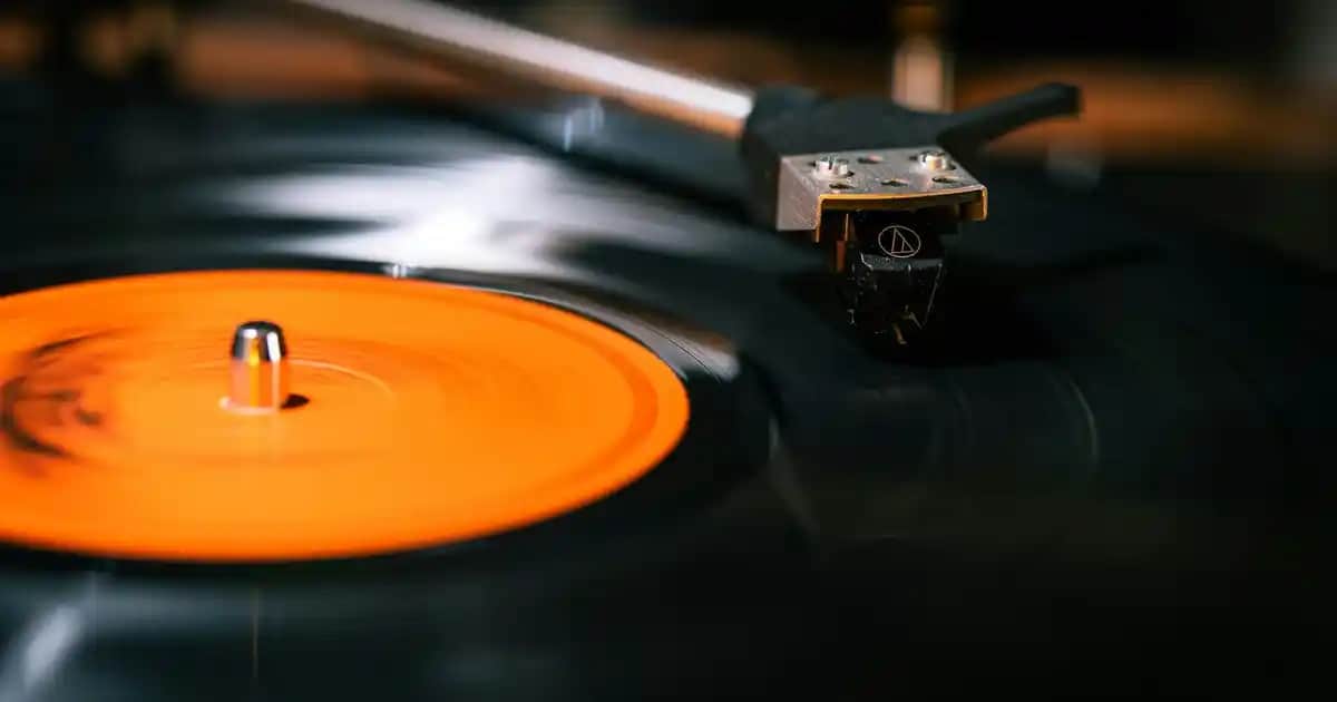 Erkek Klasik Süet Ayakkabılar: Şıklık ve Konforun Buluşma Noktası