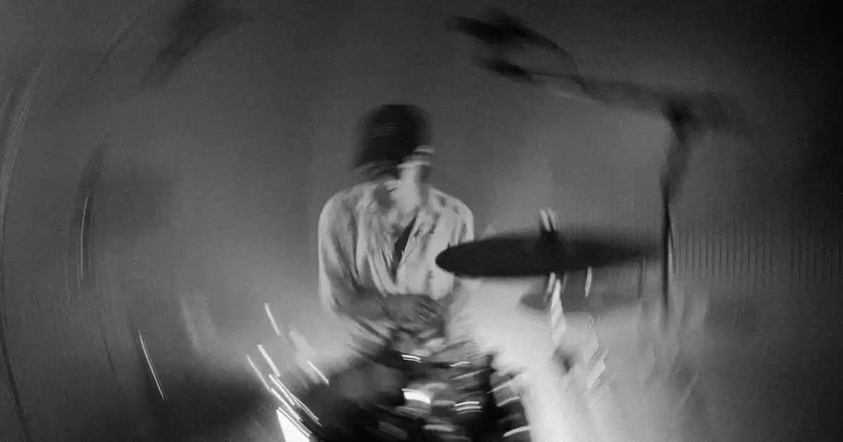 Erkek Pileli Pantolonlar: Konfor ve Şıklığı Bir Arada Sunan Trend Modeller