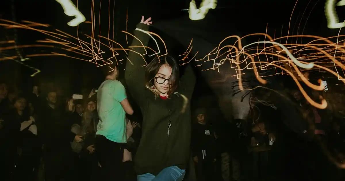 Erkek Siyah Ceket Kombinleri: Şıklık ve Çok Yönlülük İçin Stil Rehberi