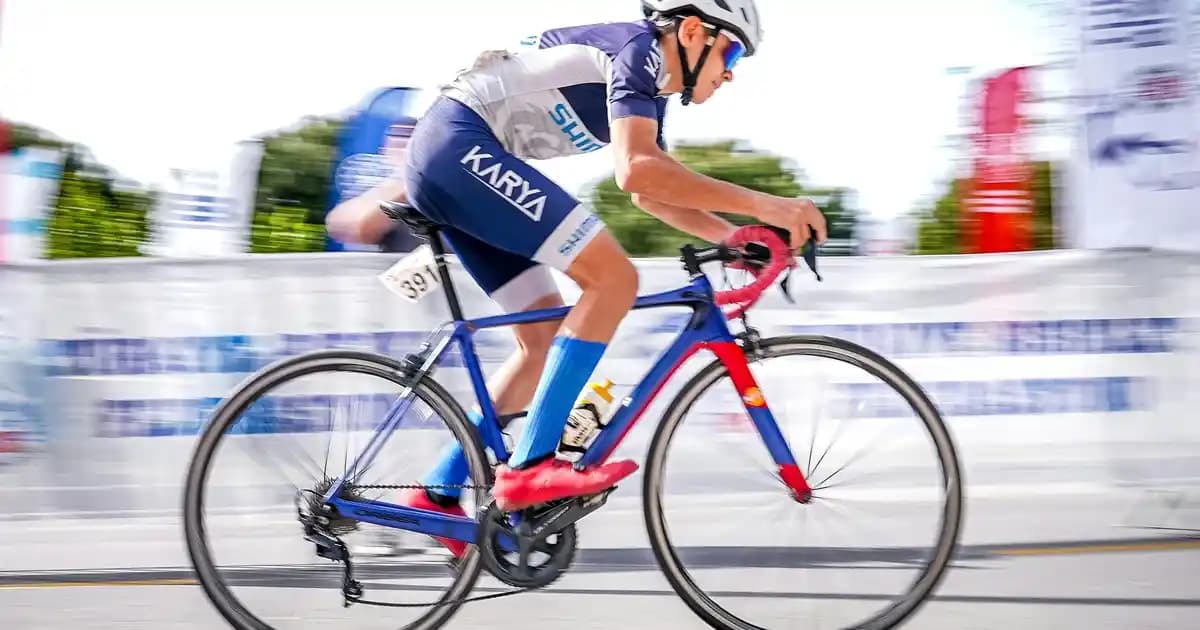 Erkekler İçin Beyaz Nike Air Force 1: Şıklık ve Konforun Buluşması