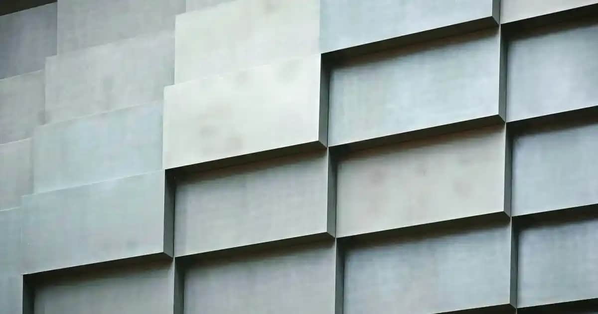 Erkekler İçin Eşofman Görünümlü Pantolonlar: Konfor ve Şıklığın Modern Buluşması