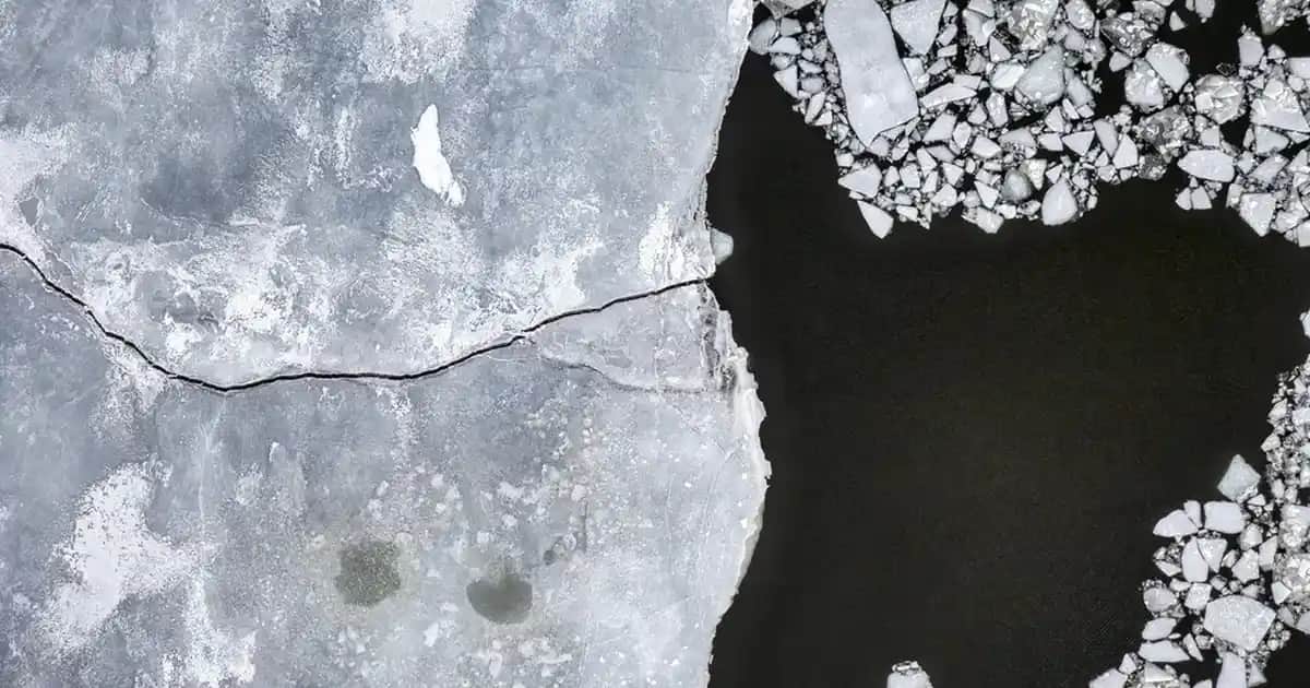 Erkekler İçin Gömlek Giyme Sanatı: Stil ve Kombinasyon Rehberi