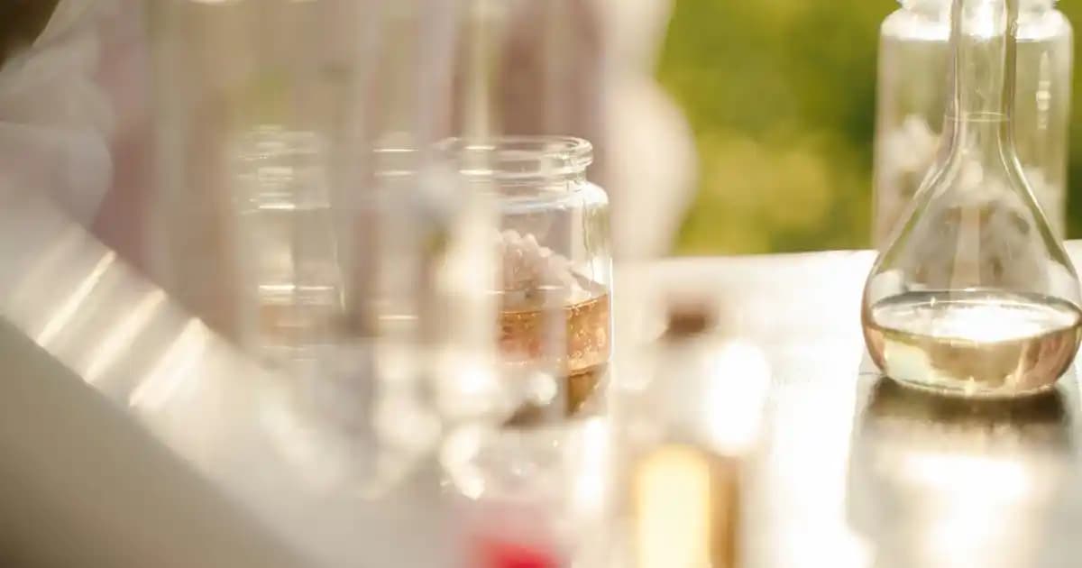 Erkekler İçin Keten Şortlar: Yaz Aylarında Rahat ve Şık Giyim Seçenekleri