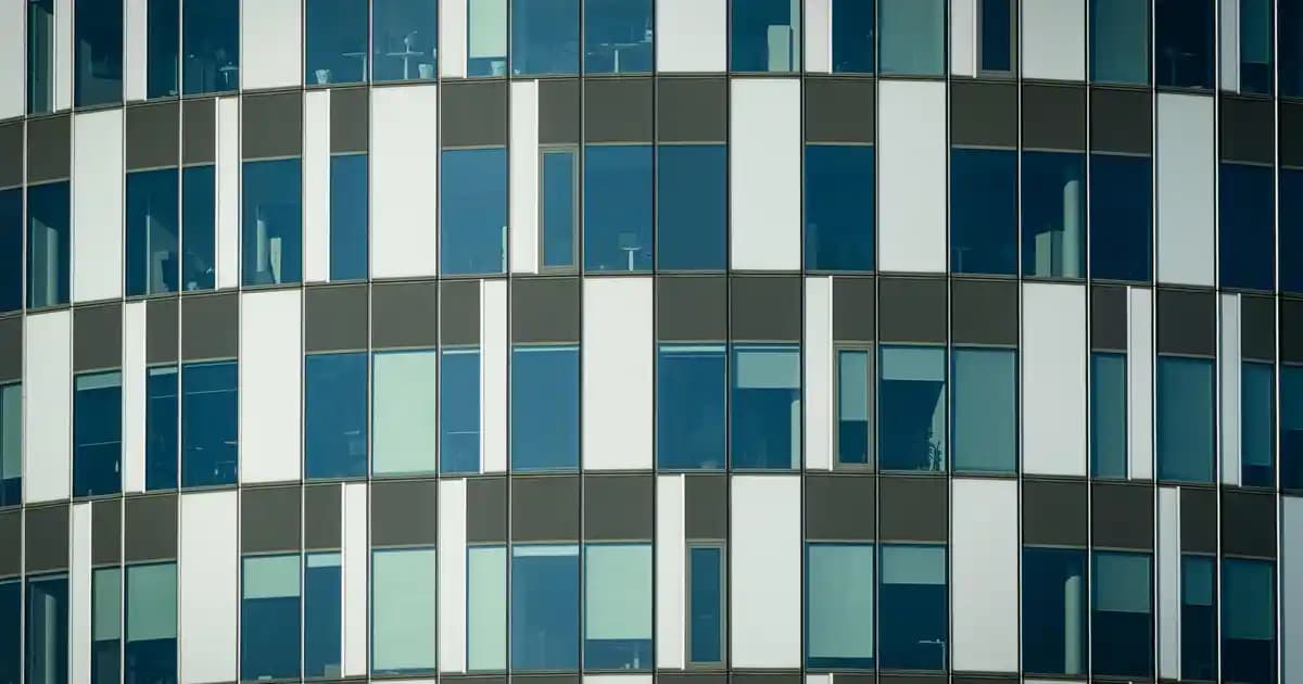 Erkekler İçin Kışlık Kapşonlu Mont Seçenekleri Modern Tasarımlar ve Trendler