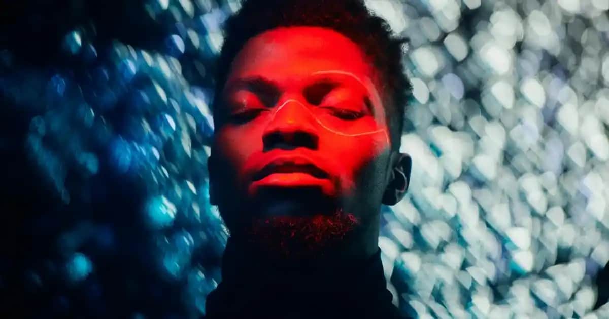 Erkekler İçin Kot Şort ve Gömlek Kombinleri: Yazın Şıklığını ve Rahatlığını Yakalayın