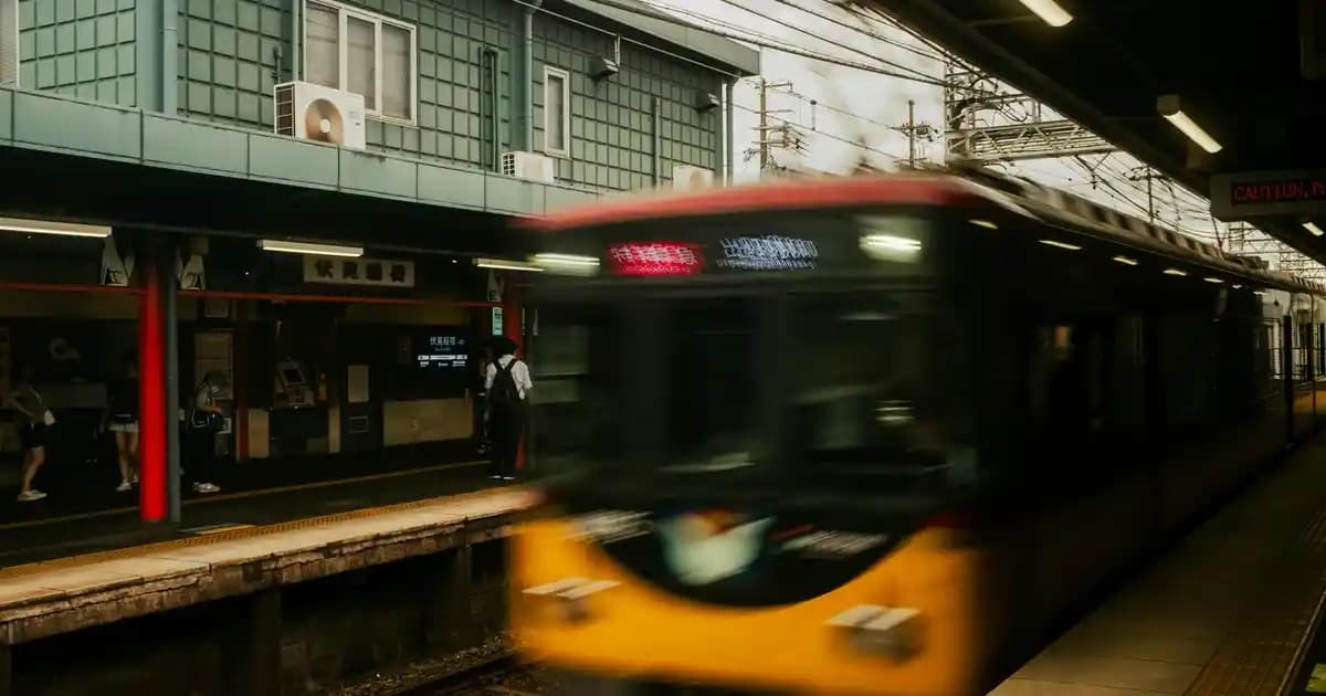 Erkekler İçin Lacivert Keten Gömlekler: Şıklık ve Konforun Mükemmel Buluşması