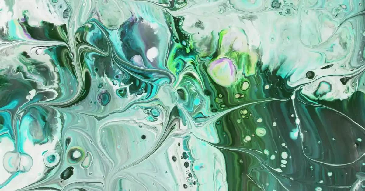 Erkekler İçin Yeşil Pantolon Kombinleri: Ayakkabı ve Çanta Seçenekleriyle Stil Yaratma Rehberi