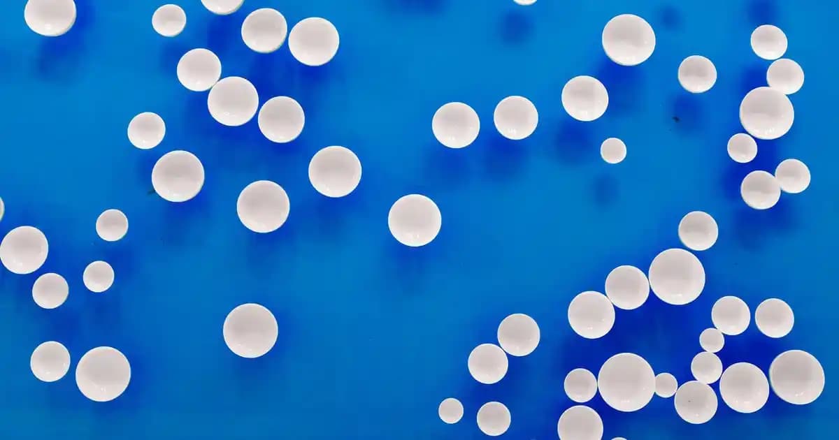 Gri Erkek Kazaklar: Çok Yönlü Kullanım ve Stil İpuçlarıyla Modern Erkek Modası