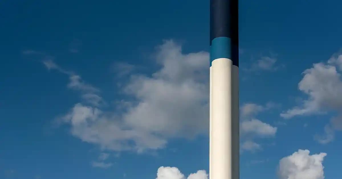 Jumbo Ayakkabılar Moda Dünyasında Cesur ve Göz Alıcı Bir Trend Olarak Öne Çıkıyor