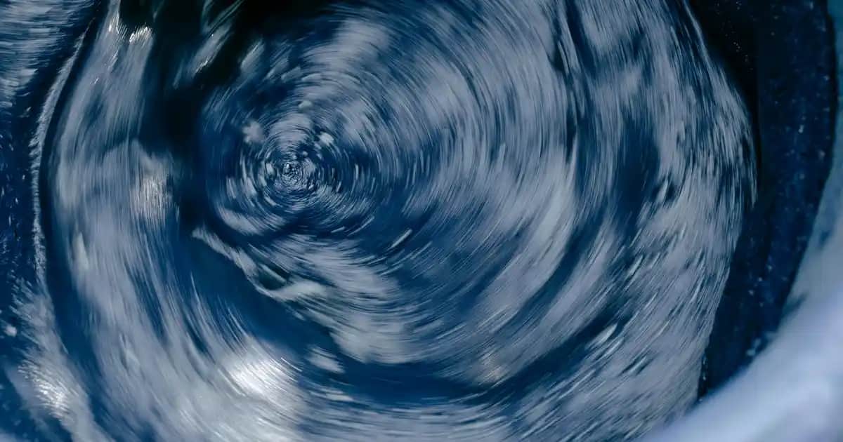 Kadın Peluş Montlar: Moda ve Konforu Bir Arada Sunan Kış Giyim Trendleri