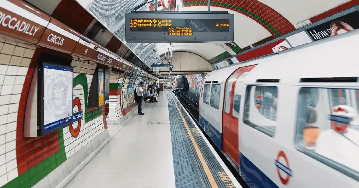 Kadın Spor Ayakkabıları: Trendler, Malzemeler ve Şıklık İçin Rehber