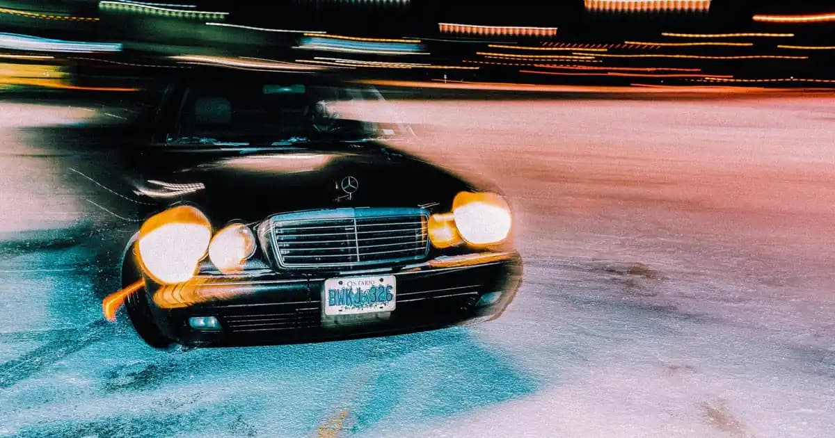 Kalın Tabanlı Beyaz Spor Ayakkabılar: Modern Tarz ve Konforun Buluşması